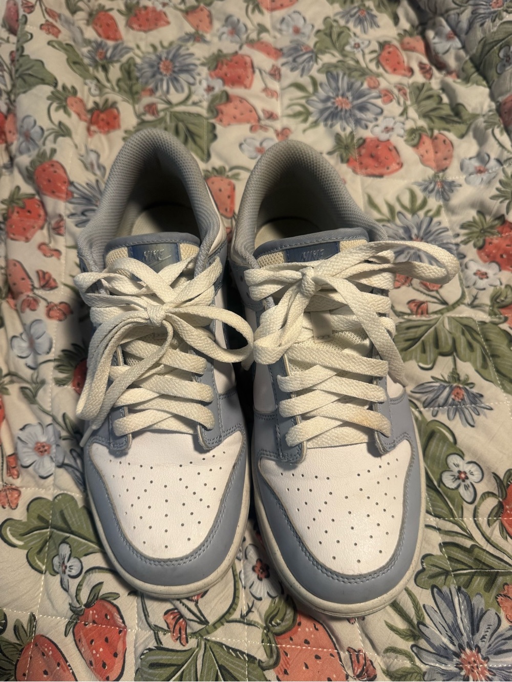 Used Dunks - Picture 2 of 2